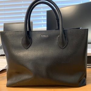 New Furla genuine leather tote with shoulder belt